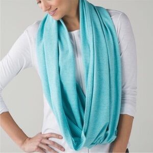 Lululemon Vinyasa scarf teal blue